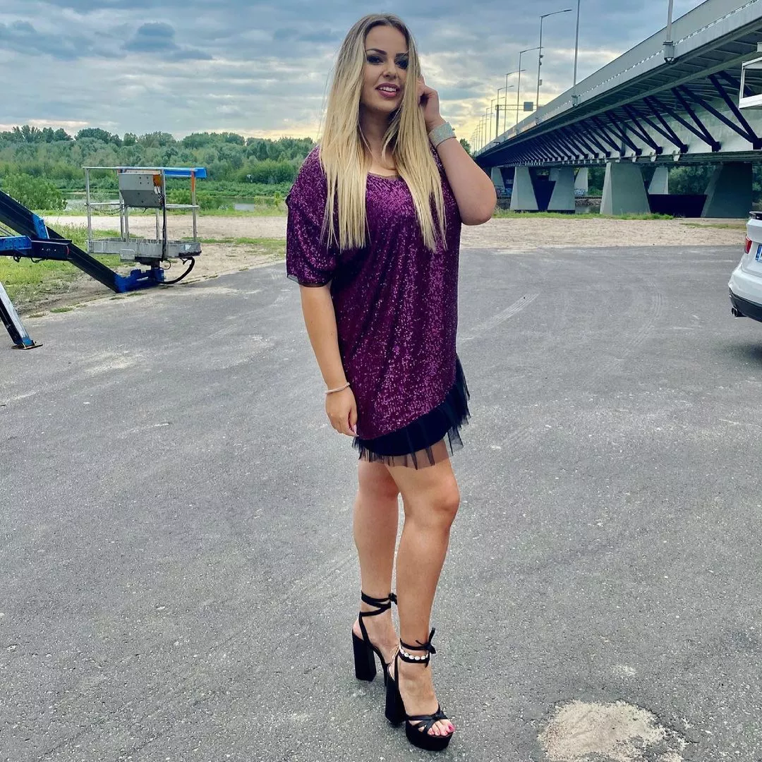 Urocza gwiazda disco polo - Paula Karpowicz (Top Girls) odsłoniła idealne nogi! To zdjęcie deklasuje konkurencję!
